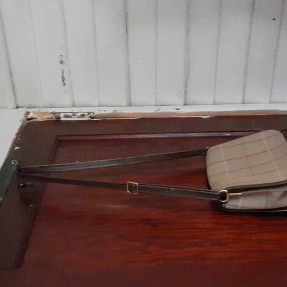 BURBERRYS Vintage Nova check shoulder bag Slight lift of leather on strap pic 7 - Picture 9 of 14